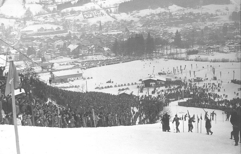 Bereits in den 1950er-Jahren gab es viele Zuschauer am Ganslernhang. Foto: © copyright!