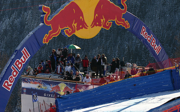 Red Bull Trainerturm bei der Hausbergkante 2002. Foto: © copyright!
