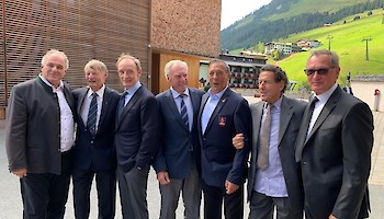 In Lech (v.l.), bei der Verabschiedung: Bartl Gänsbichler, Hias Leitner, Jean Claude Killy, Leo Lacroix, Rudi Sailer, Werner Bleiner, Franz Klammer.