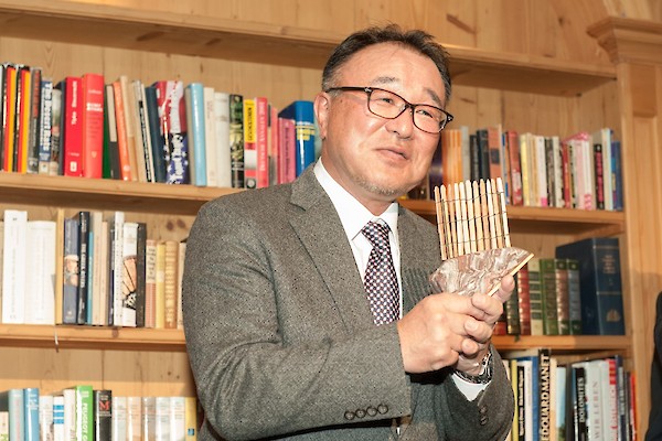 Hiroyuki Aihara freute sich über den Hahnenkammstein mit Staketenzaun
