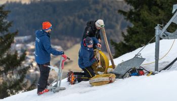 Slope sculpting with a 13-tonne groomer