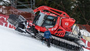 Slope sculpting with a 13-tonne groomer