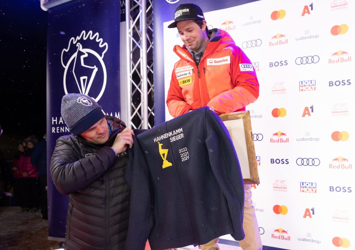 Jubilant crowds and an exclusive jacket for Beat Feuz