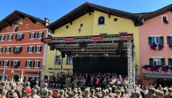 MILITARY CORONATION IN KITZBÜHEL - DIGNIFIED CEREMONY IN THE CENTER OF TOWN