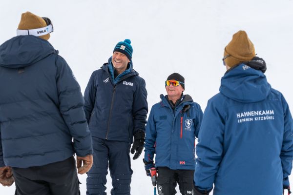 Strahlende Gesichter bei Schneekontrolle der FIS