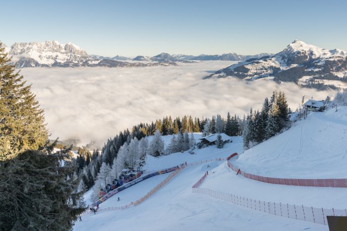 Reges Treiben entlang der (fast) rennfertigen Streif