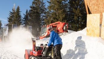 Reges Treiben entlang der (fast) rennfertigen Streif