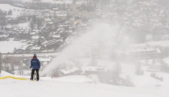 Reges Treiben entlang der (fast) rennfertigen Streif