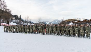 Soldaten mit besonderer Story in Kitzbühel angerückt