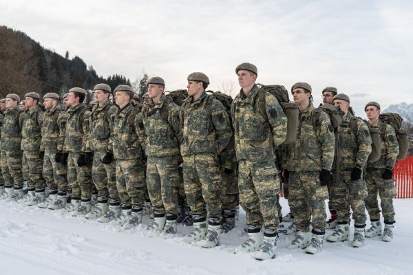 Soldaten mit besonderer Story in Kitzbühel angerückt