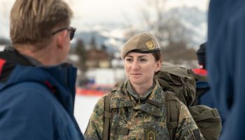 Soldaten mit besonderer Story in Kitzbühel angerückt