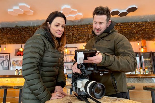 Lisa Gadenstätter und Kameramann Benjamin Paya