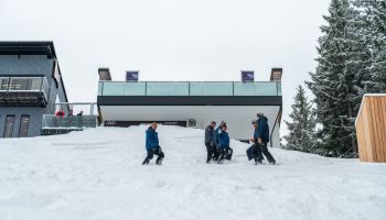 FIS-Schneekontrolle während Wintereinbruch