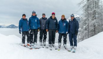 FIS-Schneekontrolle während Wintereinbruch