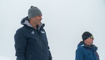 FIS-Schneekontrolle während Wintereinbruch