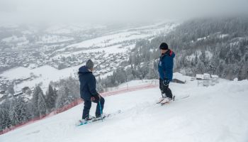 FIS-Schneekontrolle während Wintereinbruch
