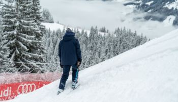 FIS-Schneekontrolle während Wintereinbruch