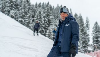 FIS-Schneekontrolle während Wintereinbruch