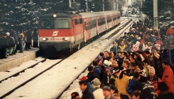 Ein Foto der Haltestelle Hahnenkamm von 1998