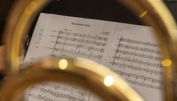 Familie Sathrum und die Hahnenkamm-Fanfare