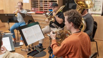 Familie Sathrum und die Hahnenkamm-Fanfare