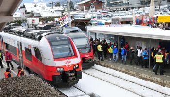Mit dem ÖBB-Hahnenkammexpress direkt ins Ziel