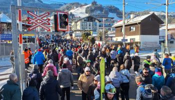 Mit dem ÖBB-Hahnenkammexpress direkt ins Ziel
