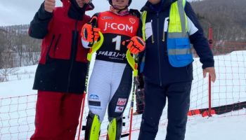 Mit Papa "Hiro" und Ski-Legende Tetsuya Okabe