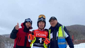 Mit Papa "Hiro" und Ski-Legende Tetsuya Okabe