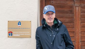 Michael Huber vor dem KSC-Headquarter